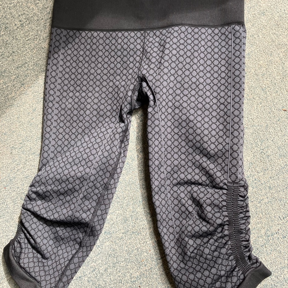 Lululemon NO SIZE pants! Compression pants. IVE shown inches for rise, front/bk